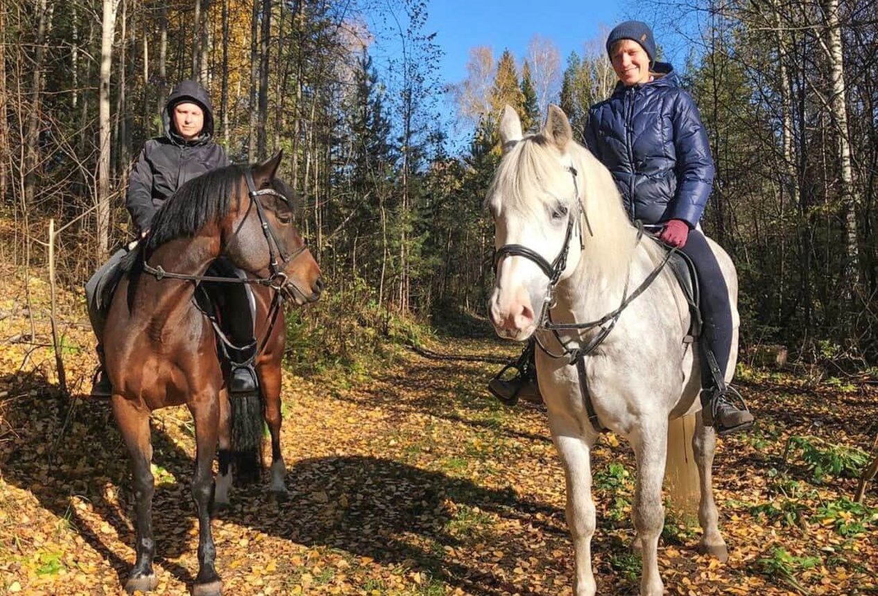 Верховая езда на лошади вдвоём. Клуб Лошадиное Царство в Перми